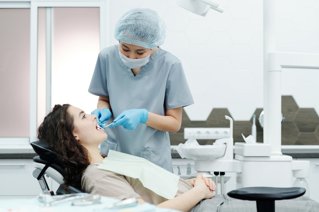 Differences Dental Assistant vs Dental Hygienist